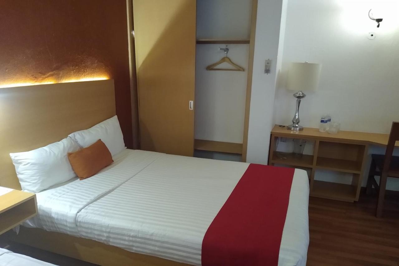 Hotel Villa Del Sol Expo Гуадалахара Екстериор снимка